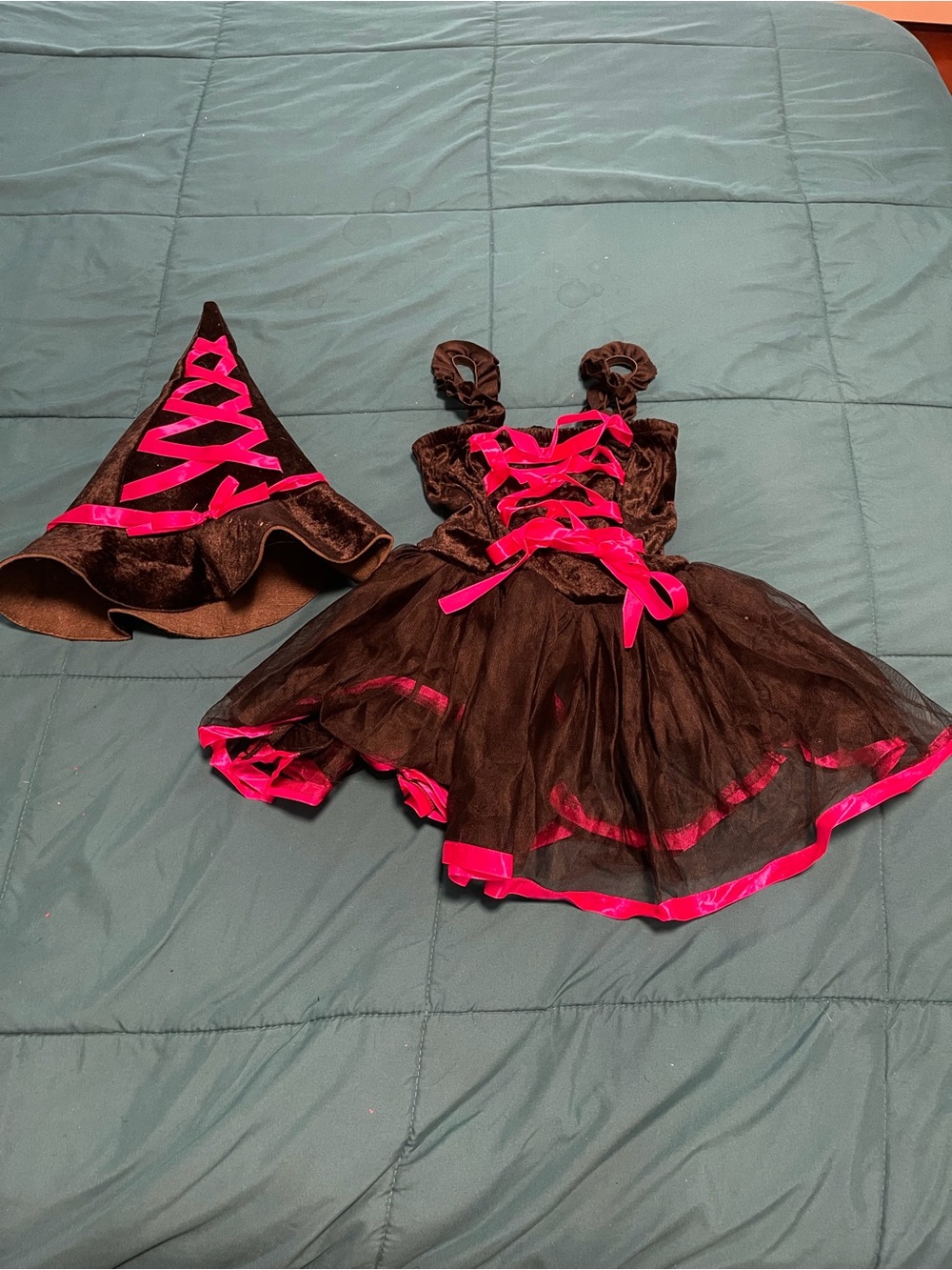 Girls witch costume M
